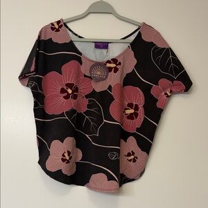 BNWT Laha’ole Hau Print Top
